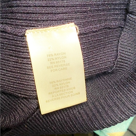Tahari Navy Ribbed Square Neck Elbow Sleeve Sweater Button Detail Size Small - Picture 11 of 11